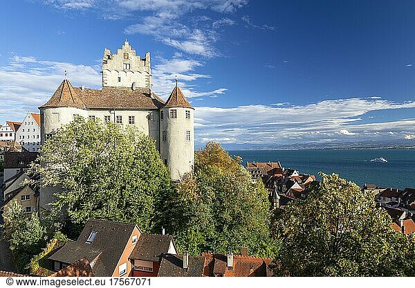 Meersburg Castle in the sunshine with a view of the Alps  Meersburg  Lake Constance  Baden-Württemberg  Germany  Europe