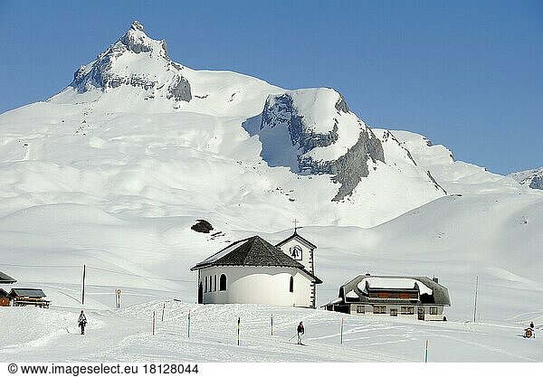 Melchsee-Frutt  chapel and houses on the Tannalp  skiing area in the Swiss Alps  Canton Obwalden  Switzerland  Europe
