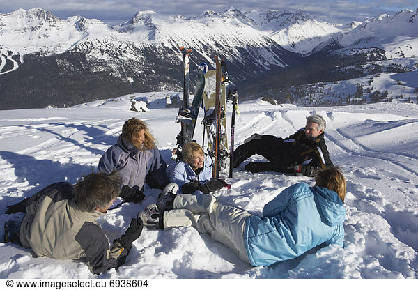 Mensch  Entspannung  Menschen  Menschengruppe  Menschengruppen  Gruppe  Gruppen  Hügel  hoch  oben  Ski  Kanada