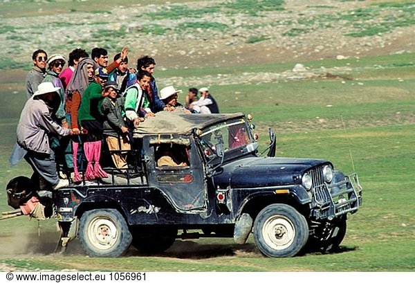 Menschen angekommen Shandur Polo Festival  traditionelle Poloturnier zwischen den Mannschaften der Chitral am Shandur-Pass  Grundstück das höchste Polo in der Welt 3.700 Meter  während der zweiten Juliwoche. Pakistan