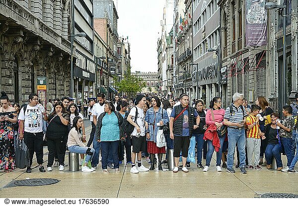Menschen  Einkaufsstraße Av Francisco I. Madero  Mexiko Stadt  Mexiko  Mittelamerika