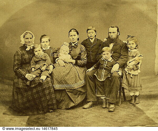 Menschen hist.  Familie  Eltern mit sechs Kindern  Gruppenbild  Deutschland  1880