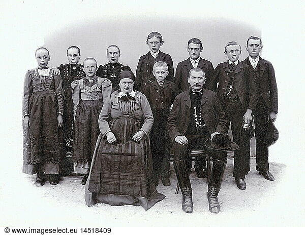Menschen hist.  Familie  GroÃŸfamilie  Wolnzach  Bayern  Deutschland  um 1900
