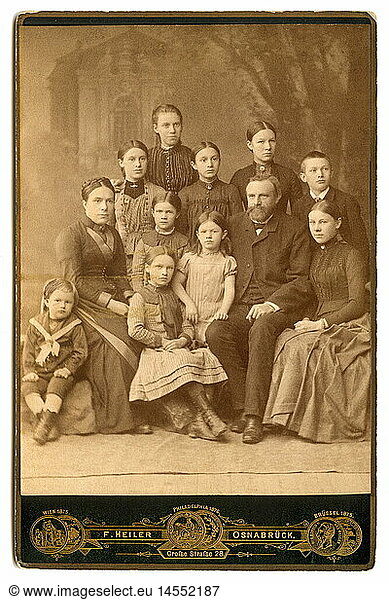 Menschen hist.  Familie  kinderreiche Familie aus OsnabrÃ¼ck  Gruppenbild  Deutschland  um 1880