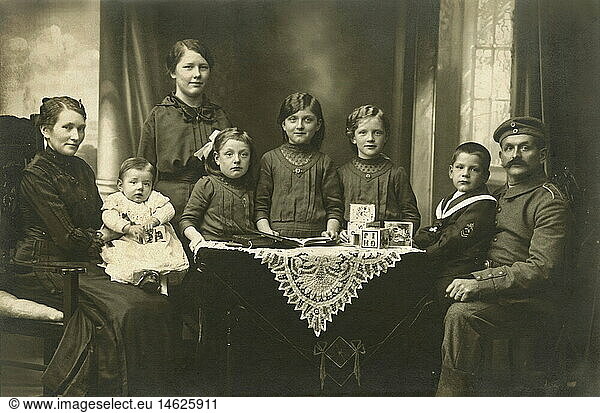 Menschen hist.  Familie  kinderreiche Familie  Deutschland  1916