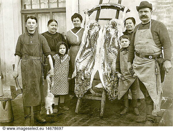 Menschen hist.  Familie  Metzgersfamilie  Elsterwerda  Deutschland  um 1922