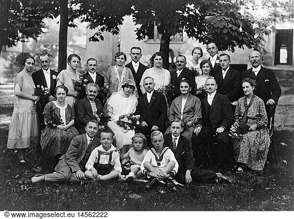 Menschen hist.  Hochzeit  Gruppenbild der Familie  Deutschland  um 1910