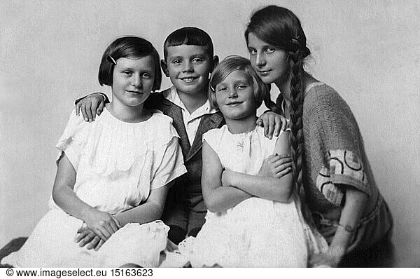 Menschen hist.  Kinder  Gruppen / Geschwister - gemischt  vier Kinder  Gruppenbild  1927