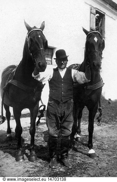 Menschen hist.  MÃ¤nner mit Tieren  Mann mit zwei Pferden  1920er Jahre