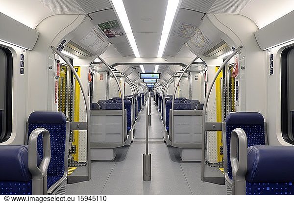 Menschenleere S-Bahn  Coronakrise  innen  München  Bayern  Deutschland  Europa