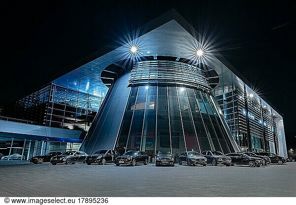 Mercedes Benz Museums Gebäude bei Nacht  Stuttgart  Deutschland  Europa