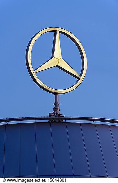 Mercedes-Stern auf der Mercedes Benz Niederlassung in Stuttgart  Baden-Württemberg  Deutschland  Europa