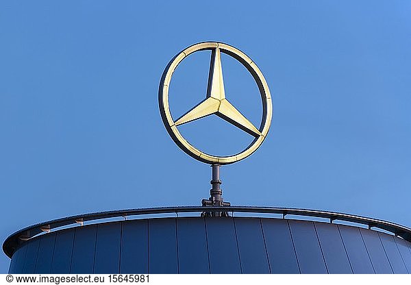 Mercedes-Stern auf der Mercedes Benz Niederlassung in Stuttgart  Baden-Württemberg  Deutschland  Europa