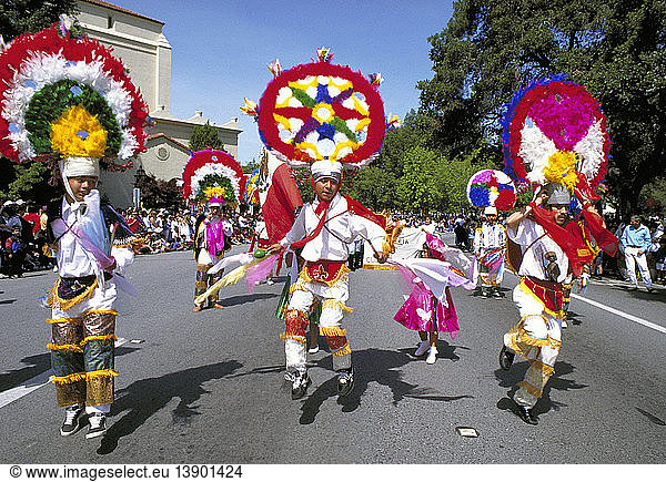 Mexican American dance troupe