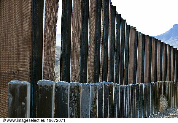 Mexicans cut a panel from the pedestrian fence on Mexican border  AZ.