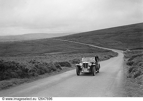 MG Magnette von RWG Collins  Gewinner eines Premierenpreises bei der MCC Torquay Rallye  Juli 1937. Künstler: Bill Brunell.