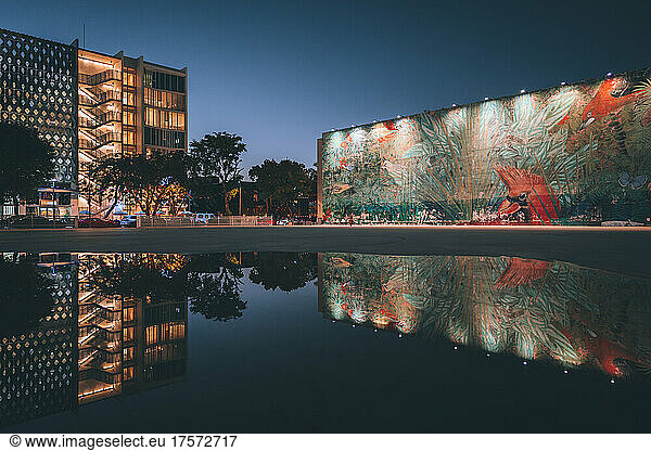 miami design district buildings reflection water