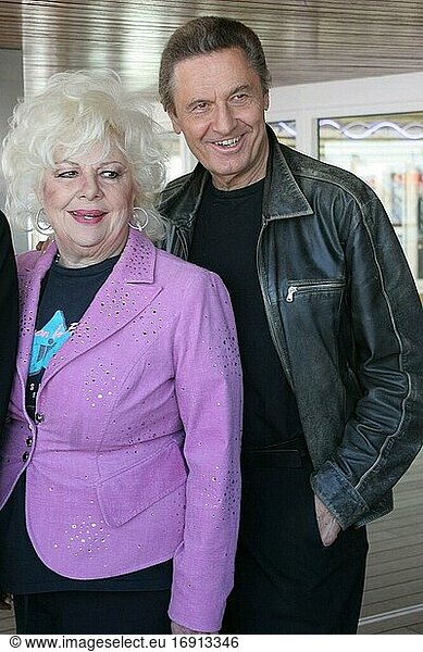 Miami  FL 12-1-2005.Joe Bologna and Renee Taylor on board the Carnival Imagination during a pre-production photocall for the new feature film 'Dancin' On The Edge'.Photo by ?Adam Scull-PHOTOlink.net.