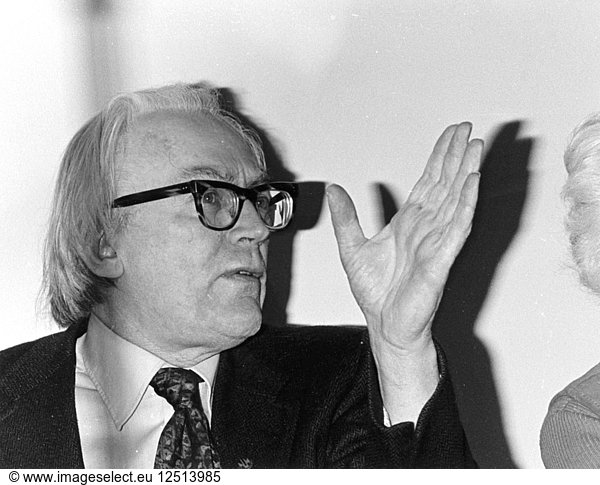 Michael Foot  Student March and Cuts in Education Service  London  1975. Künstler: Henry Grant