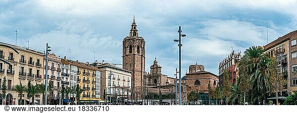 Miguelete Tower  Valencia Cathedral  Plaza de la Reina  Valencia  Spain  Europe
