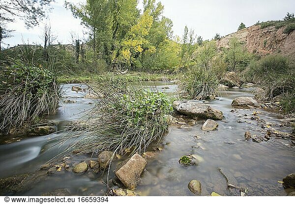 Mijares Fluss in Sarrion Teruel Aragon Spanien Langzeitbelichtung