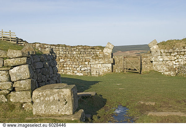 Milecastle 37 mit Resten der gewölbten Gateway führende heraus auf Nordseite zu einer steilen Rückgang Roman Wall westlich lag UNESCO Weltkulturerbe Northumbria England Vereinigtes Königreich Europa