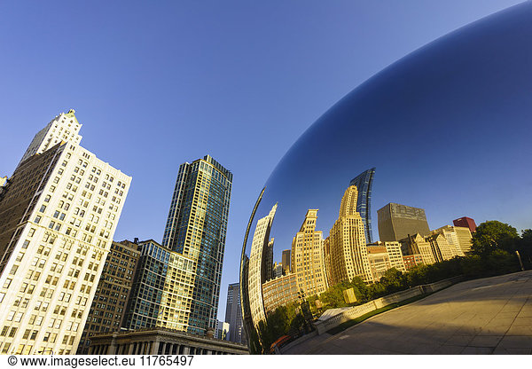 Millennium Park und die Cloud Gate-Skulptur  Chicago  Illinois  Vereinigte Staaten von Amerika  Nord-Amerika