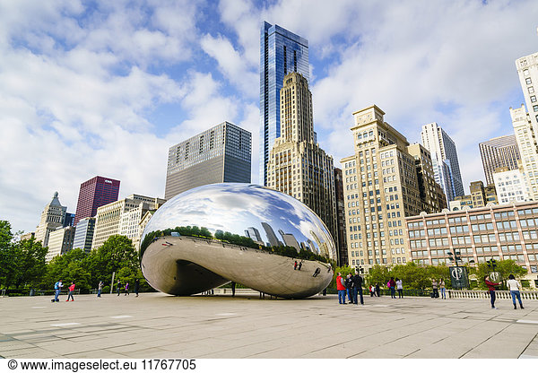 Millennium Park und die Cloud Gate Skulptur  Chicago  Illinois  Vereinigte Staaten von Amerika  Nordamerika