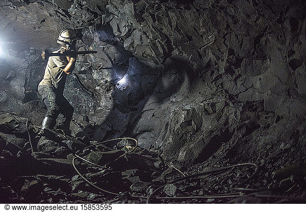 Miner finds amethyst quartz