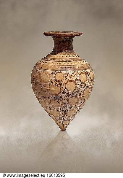 Minoisch dekoriertes Rhython-Trankgefäß mit Ringmuster  Gournia 1600-1450 v. Chr.  Archäologisches Museum Heraklion.