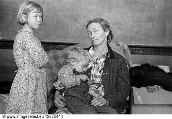 MISSOURI: REFUGEES  1937. A mother and her children  flood refugees in the schoolhouse at East Prairie  Missouri. Photograph by Russell Lee  1937.