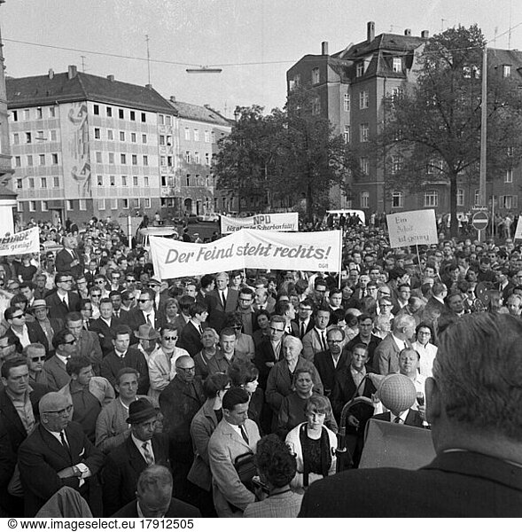 Mit dieser Kundgebung des DGB wehrten sich die Einwohner der Ruhrgebietsstadt (vermutlich Gladbeck) im Jahre 1967 gegen ein Wiedererstarken des Rechtsextremismus durch die NPD  Deutschland  Europa