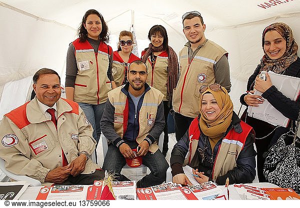 Mitarbeiter des Roten Kreuzes auf dem Weltsozialforum in Tunis.