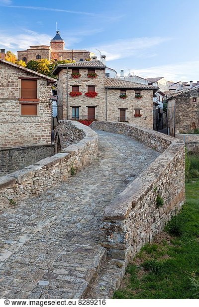 Mittelalter Brücke Dorf Monreal Navarra Spanien