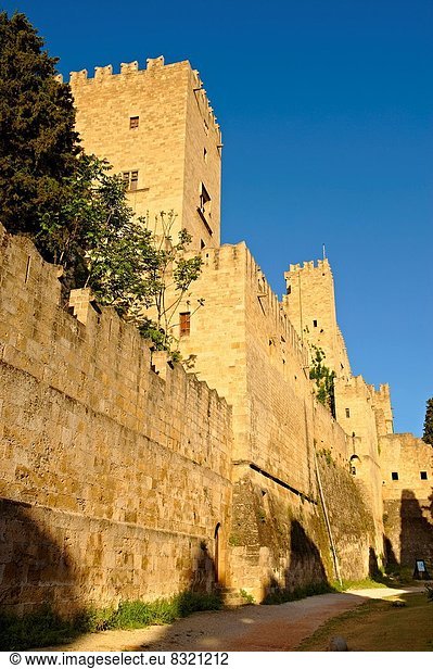 Mittelalter  Ehrfurcht  Palast  Schloß  Schlösser  Führung  Anleitung führen  führt  führend  Festung  UNESCO-Welterbe  Jahrhundert  Griechenland  Rhodos