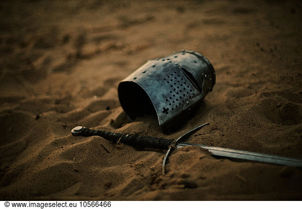 Mittelalter Sand Helm Schwert