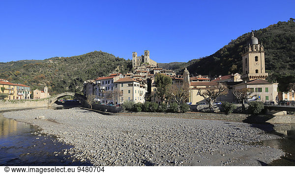 Mittelalterliches Dorf Dolceaqua an der Nervia,  Provinz Imperia,  Ligurien,  Italienische Riviera,  Italien,  Europa