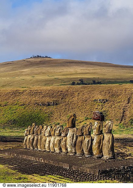 Moais in Ahu Tongariki  Rapa Nui National Park  Osterinsel  Chile  Südamerika