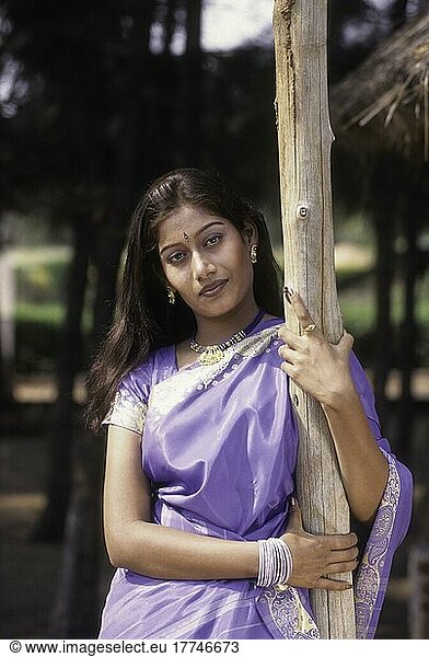Modellierendes Mädchen  Frau Varna in Visakhapatnam oder Vizag  Andhra Pradesh  Indien  Asien