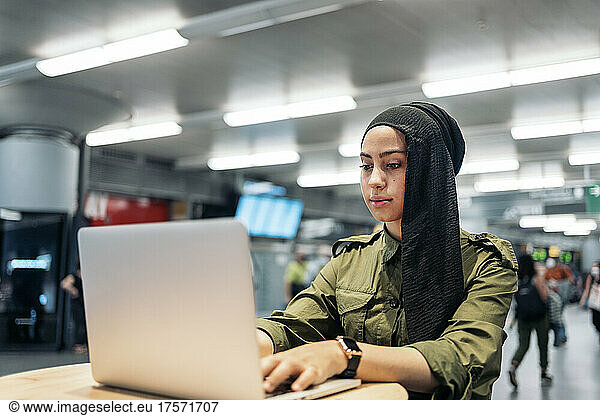 Modern Muslim woman on the city