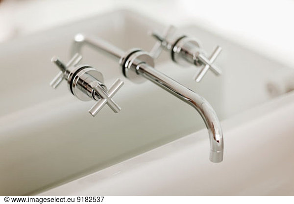 Modern sink faucet
