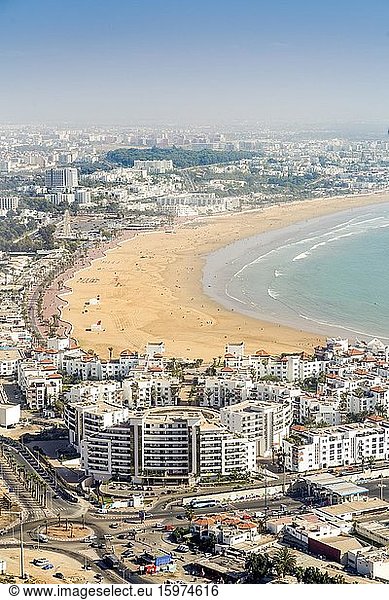 Moderne Architektur und Sandstrand in Agadir  Marokko  Afrika