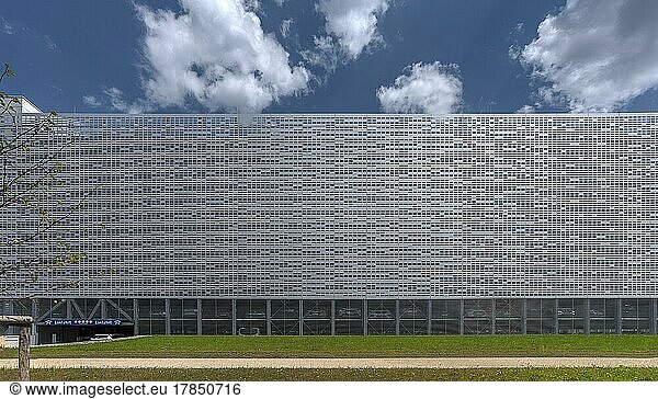 Moderne Fassade eines Parkhauses  Detailansicht  Nürnberg  Bayern  Deutschland  Europa