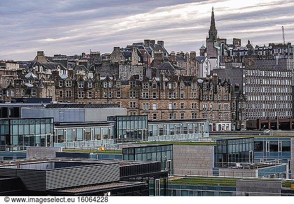 Moderne und alte Architektur in Edinburgh  der Hauptstadt von Schottland  einem Teil des Vereinigten Königreichs.