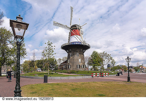 Molen de Valk in Leiden  18th century windmill and museum  Leiden  South Holland  The Netherlands  Europe