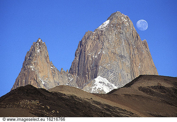 Monduntergang am Fitz Roy  Patagonien  Argentinien