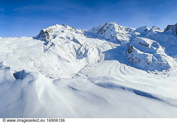 Monte Rosa  4633 m  Dufourspitze -4634m  Liskamm  4527m  Breithorn  4165m  Wallis  Schweiz  Europa