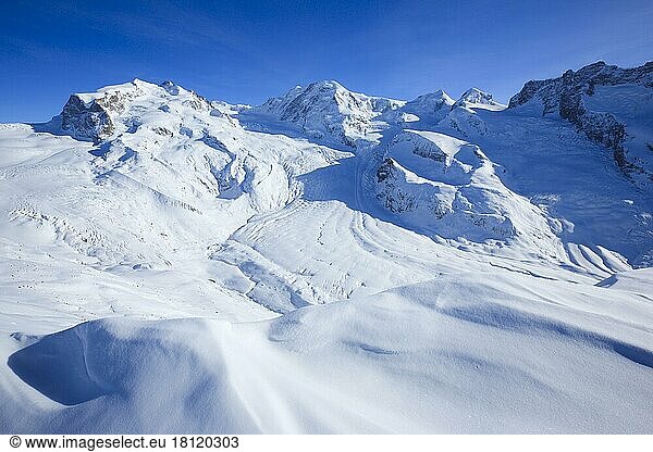 Monte Rosa  4633 m  Dufourspitze  4634m  Liskamm  4527m  Wallis  Schweiz  Europa