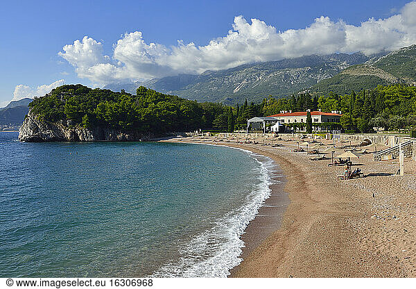 Montenegro  Crna Gora  Der Balkan  Bucht und Strand im Luxushotel Milocer