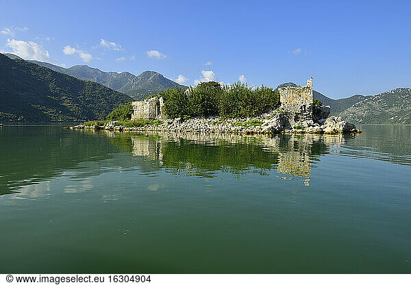 Montenegro  Crna Gora  Der Balkan  historische osmanische Festung auf der Insel Grmozur  Nationalpark Skadarsee